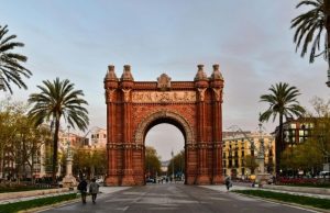 Barcelona in 3 Days: Perfect Long-Weekend Itinerary (Skip-the-Line + Map) Arc de Triomf framed by palm trees at golden hour in Barcelona, Spain