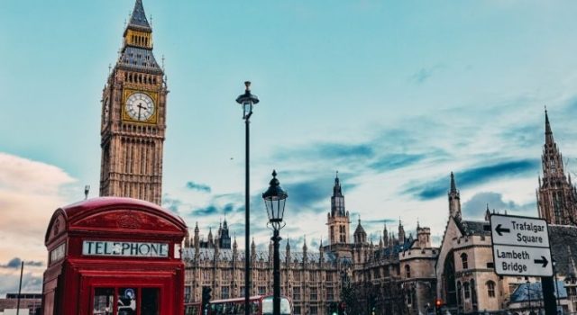 london-transport-essentials-big-ben-phone-box