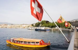 Geneva Transport Card Guide: How to Travel for Free (2026) Public transport boat on Lake Geneva near the city center, showing how visitors can travel for free with the Geneva Transport Card.
