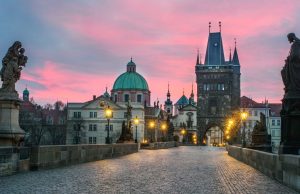 The 6 AM Alarm: Walking the Charles Bridge in the Fog (2026 Diary)