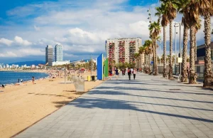 Barcelona Beaches for First Time Visitors from Barceloneta to Bogatell and Nova Icària