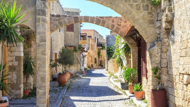 rhodes-knights-walk-street-of-knights-diary
